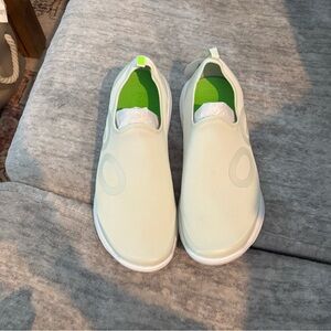 OOFOS Men's Athletic Shoes (white and mint green ish color)